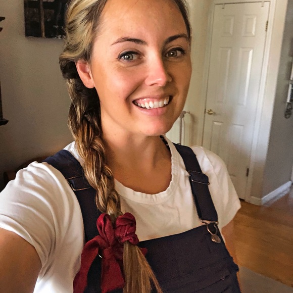 Meet your Posher, Janessa - Picture 3 of 3